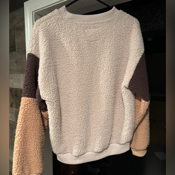 American Eagle color block Sherpa crew neck sweater - Picture 2 of 3